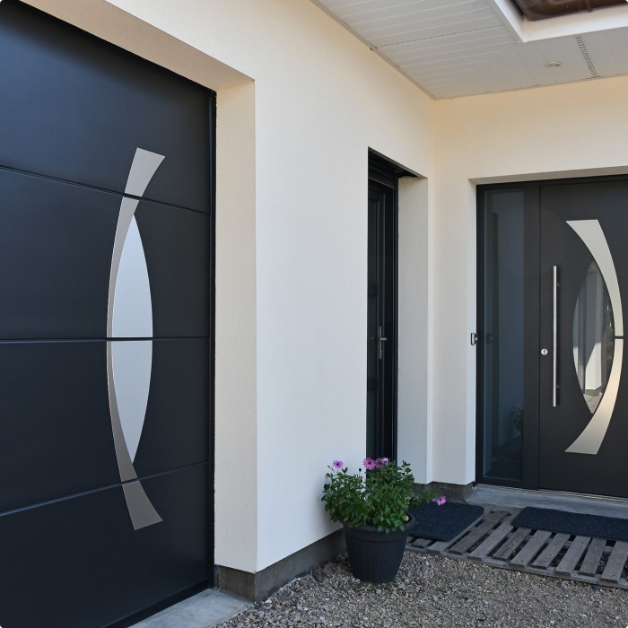 Porte de garage et porte d'entrée connecté