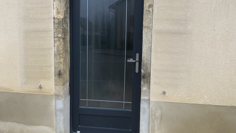 Porte d'entrée pour une ancienne ferme