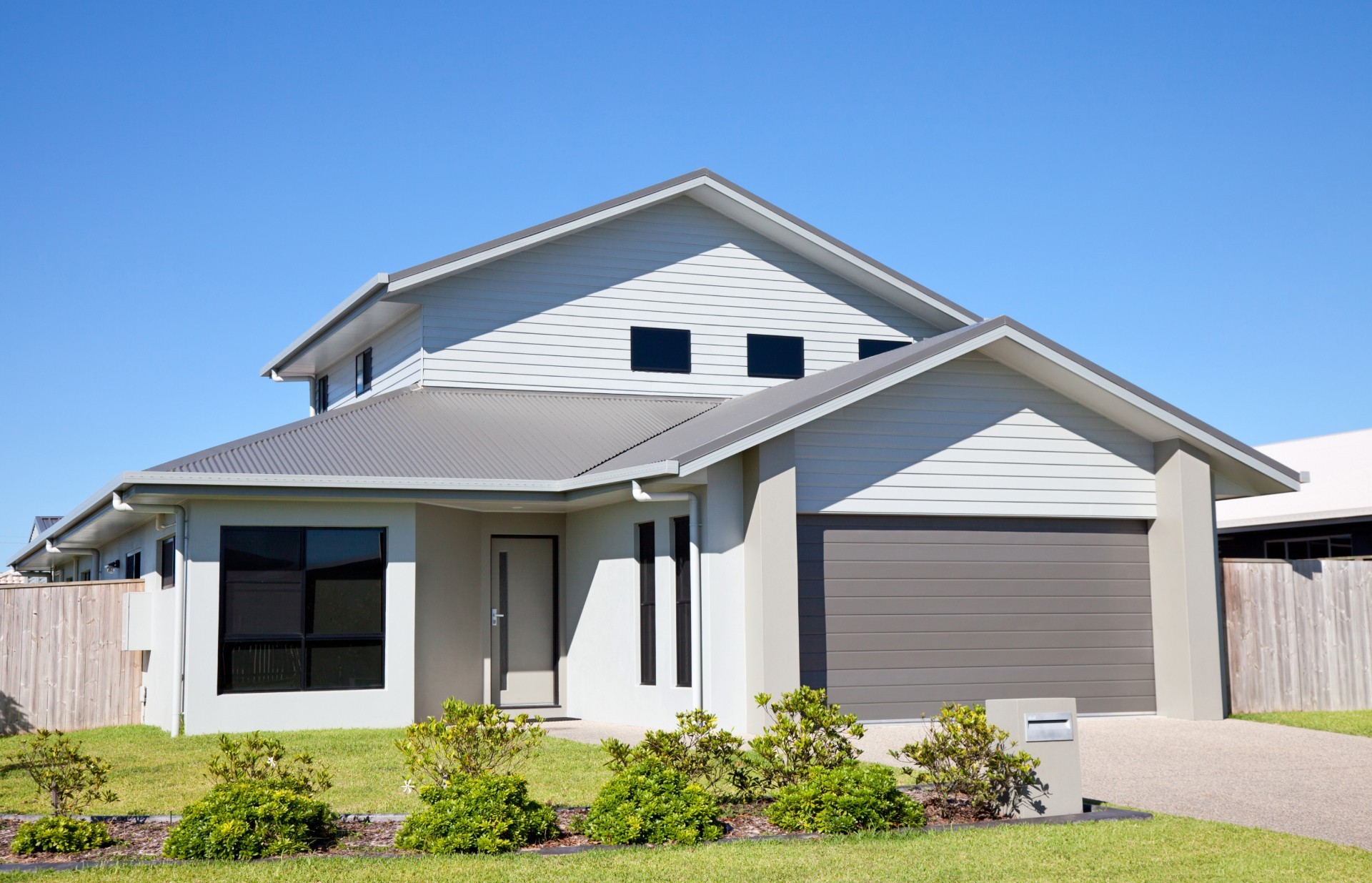 Une maison design avec beaucoup d'ouvertures